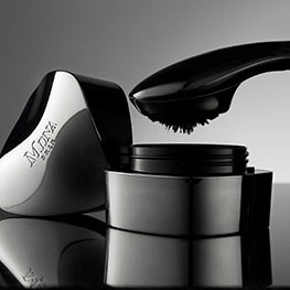 世界有数の百貨店チェーン『Barneys New York』にてMDNA SKINブランドの取り扱いがスタートしました。